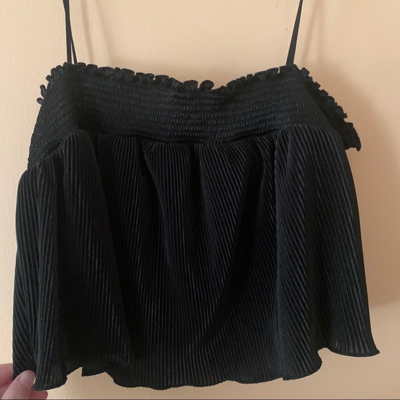 Women's Pleated Cropped Top - Picture 3 of 3